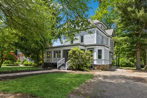 213 Roseland Ave, Essex Fells, NJ 07021