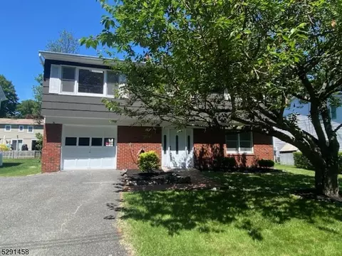 106 Santa Clara Trl, Hopatcong, NJ 07843