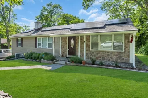 27 Deer Trail Lake Rd, Hardyston, NJ 07460