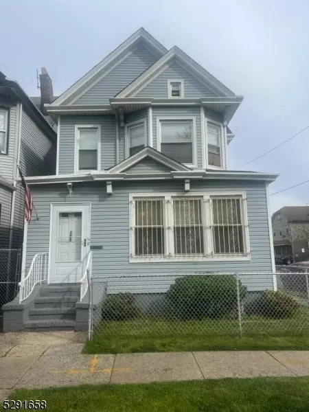 153 2nd St, Elizabeth City, NJ 07206