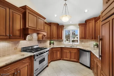 5 Frederick Ct, Wayne, NJ 07470 photo 7