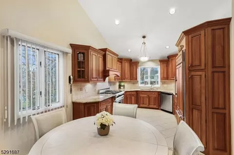 5 Frederick Ct, Wayne, NJ 07470 photo 6