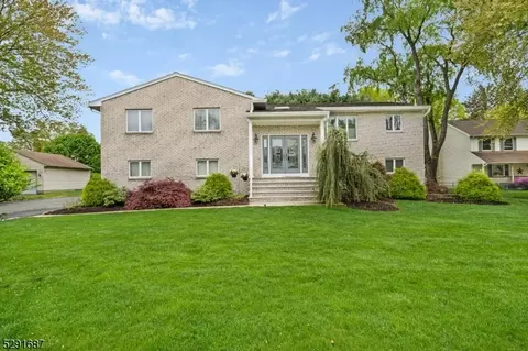 5 Frederick Ct, Wayne, NJ 07470