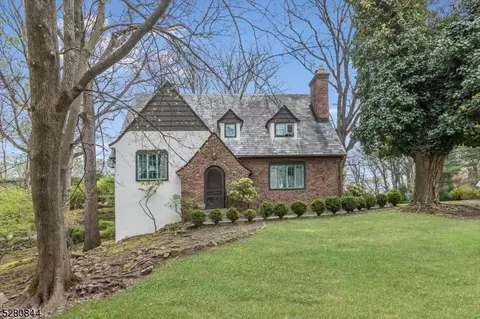 9 Bradford Way, Cedar Grove, NJ 07009