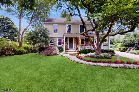 61 Winding Ln, Bernards, NJ 07920