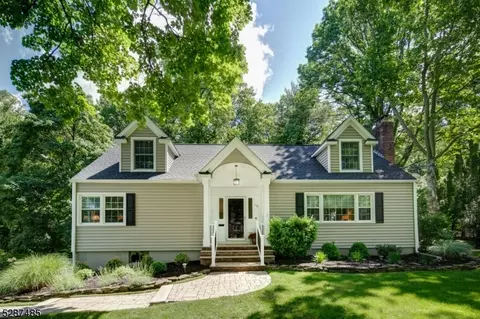19 Orchard Ln, Berkeley Heights, NJ 07922