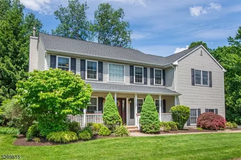 9 Meredith Ct, Roxbury Twp, NJ 07876