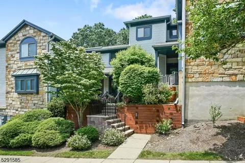 41 Overlook Dr, Hackettstown, NJ 07840