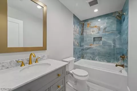 241 Washington Pl, Paramus, NJ 07652 photo 32
