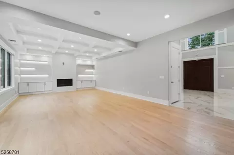 241 Washington Pl, Paramus, NJ 07652 photo 14