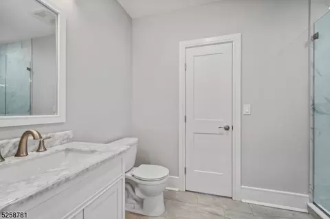 241 Washington Pl, Paramus, NJ 07652 photo 18