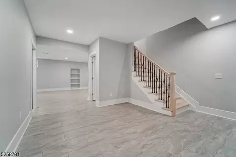 241 Washington Pl, Paramus, NJ 07652 photo 15