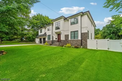 241 Washington Pl, Paramus, NJ 07652 photo 47