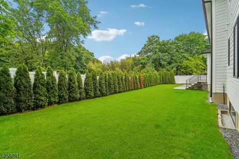 241 Washington Pl, Paramus, NJ 07652 photo 40