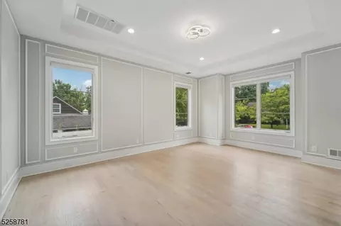 241 Washington Pl, Paramus, NJ 07652 photo 3