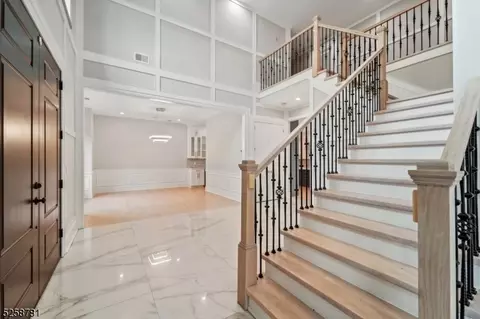 241 Washington Pl, Paramus, NJ 07652 photo 24