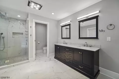 241 Washington Pl, Paramus, NJ 07652 photo 37