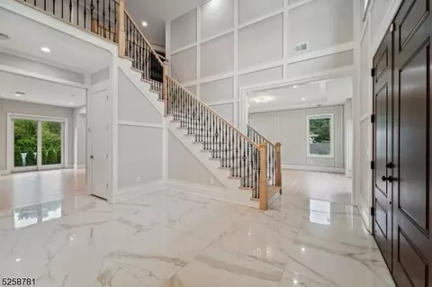 241 Washington Pl, Paramus, NJ 07652 photo 23