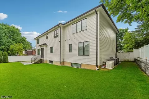 241 Washington Pl, Paramus, NJ 07652 photo 39
