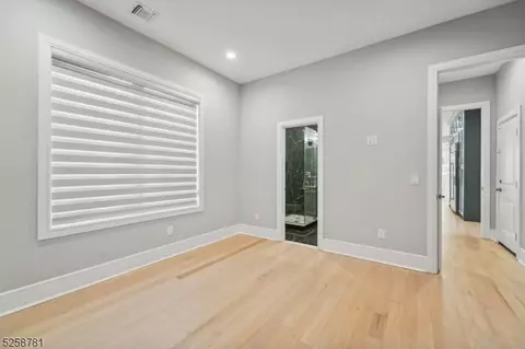 241 Washington Pl, Paramus, NJ 07652 photo 11