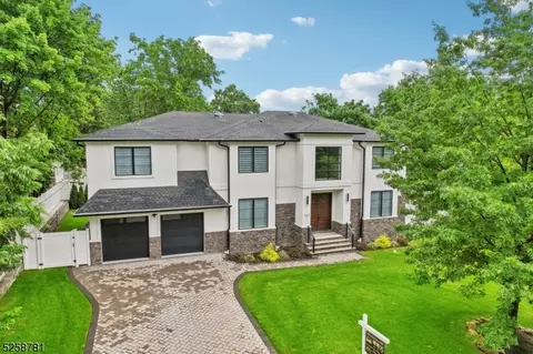 241 Washington Pl, Paramus, NJ 07652 photo 41