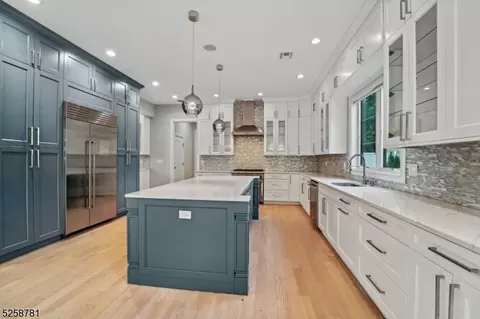 241 Washington Pl, Paramus, NJ 07652 photo 7