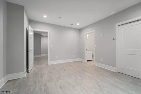 241 Washington Pl, Paramus, NJ 07652 photo 17