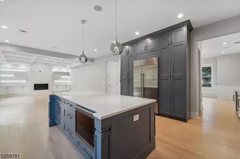 241 Washington Pl, Paramus, NJ 07652 photo 8