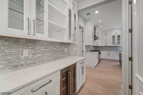 241 Washington Pl, Paramus, NJ 07652 photo 5