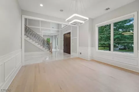 241 Washington Pl, Paramus, NJ 07652 photo 4