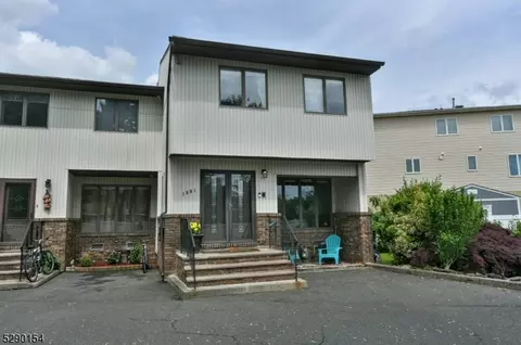 1091 Farm Rd #1091, Secaucus, NJ 07094