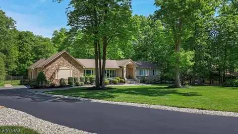 31 Angus Ln, Warren, NJ 07059