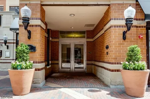 40 W Park Pl #204, Morristown, NJ 07960