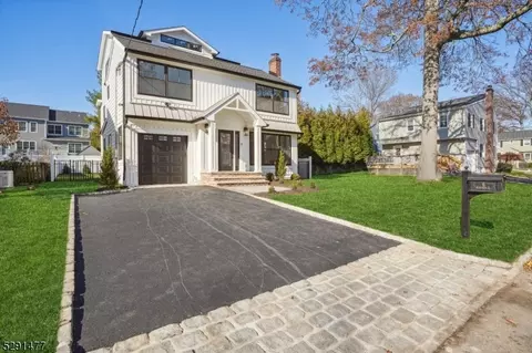 6 Hepworth St, Livingston, NJ 07039