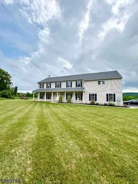 47 Forge Hill Rd, Glen Gardner, NJ 08826