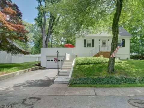 1 Yvonne St, Waldwick, NJ 07463