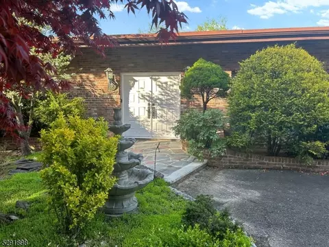 112 Carneer Ave, Rutherford, NJ 07070
