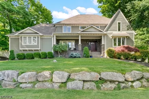 218 S Brookside Dr, Sparta, NJ 07871