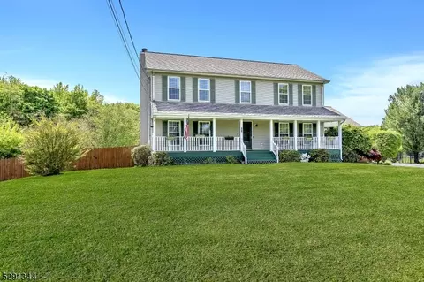 445 Schoolhouse Rd, Monroe Township, NJ 08831