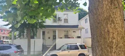 13 Pine St, Passaic, NJ 07055