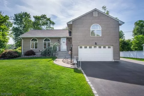 5 Knoll Ter, West Caldwell, NJ 07006