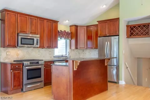 4 Berkley Ct, Wayne, NJ 07470 photo 5