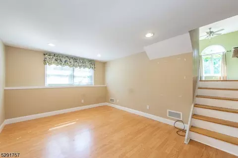 4 Berkley Ct, Wayne, NJ 07470 photo 16