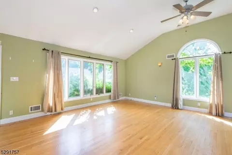 4 Berkley Ct, Wayne, NJ 07470 photo 11
