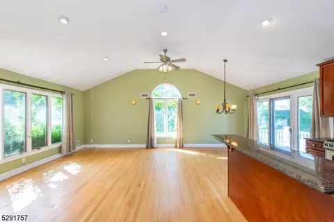4 Berkley Ct, Wayne, NJ 07470 photo 7