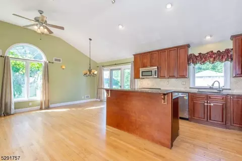4 Berkley Ct, Wayne, NJ 07470 photo 6
