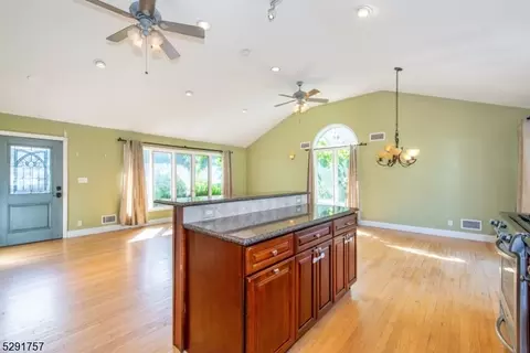 4 Berkley Ct, Wayne, NJ 07470 photo 8