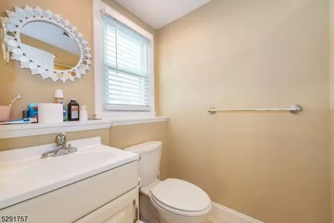 4 Berkley Ct, Wayne, NJ 07470 photo 17