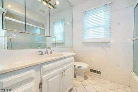 4 Berkley Ct, Wayne, NJ 07470 photo 15
