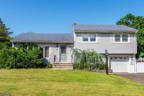 4 Berkley Ct, Wayne, NJ 07470